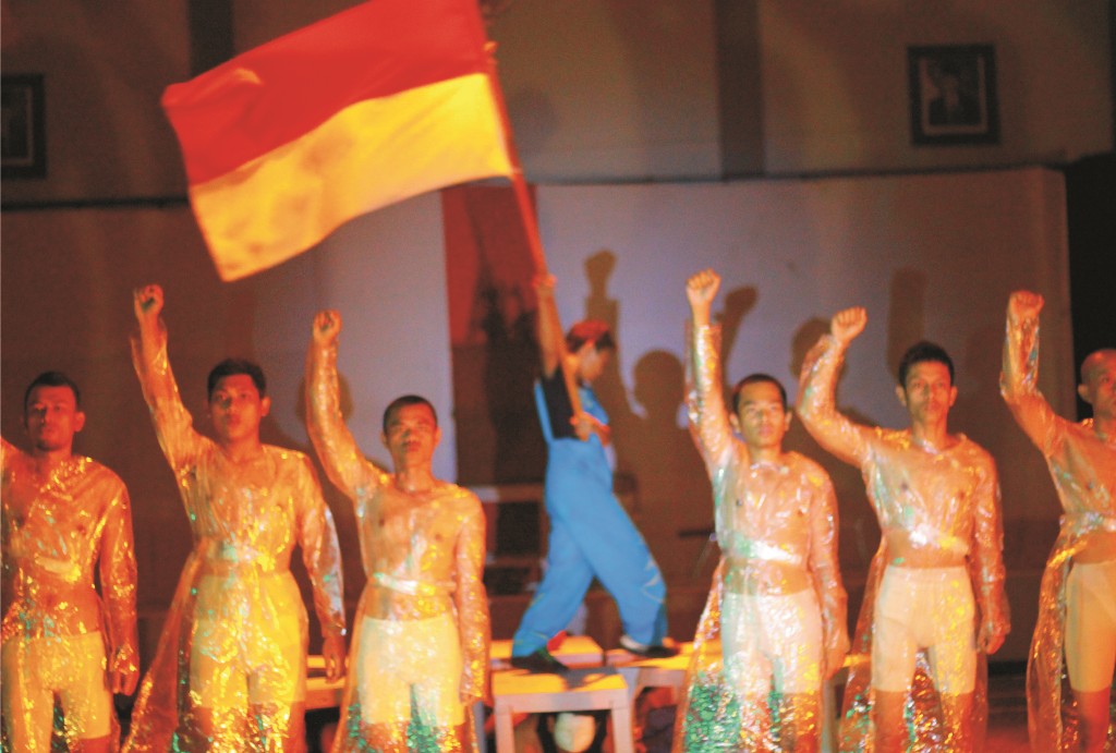 Prisoners singing the national anthem during their performance - Ad Akbar and M Firdaus Performing on the inside